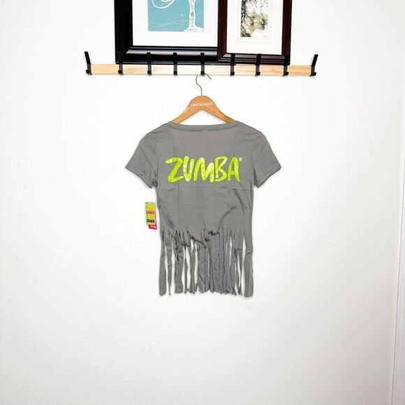 Zumba NWT! Vibrant V-Neck Fringe Top Gravel Gray Neon Logo Dance Fitness - Picture 4 of 9